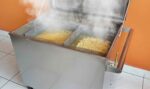 noodle-cooker-stainless-sedang-digunakan_11zon